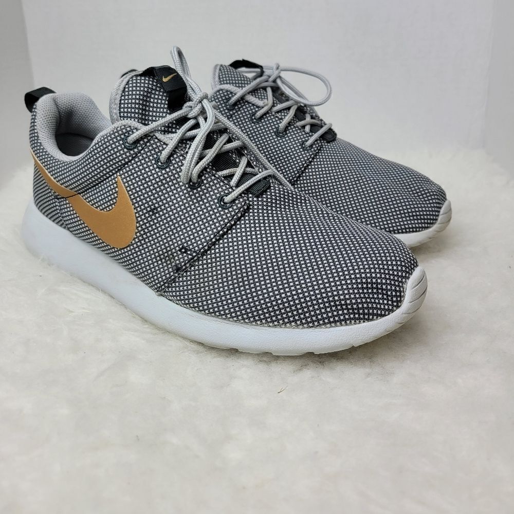 Nike Roshe Grey Gray Gold Sneaker Athletic Casual Shoes Womens Size 9